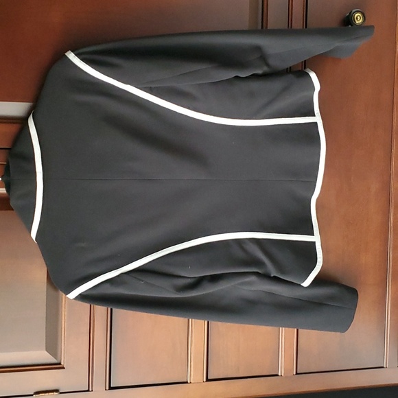 Sandra Augelazzi - Black suit with white stripe ribbons. Only worn a few times. - Picture 4 of 10